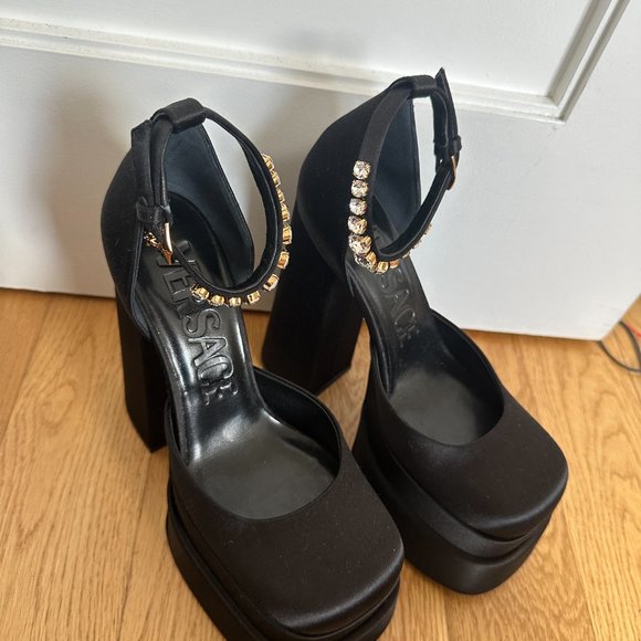 Versace Aevitas Satin Platform Pumps Ankle Strap Medusa Charm Square Toe Sz 38.5 - Picture 5 of 10